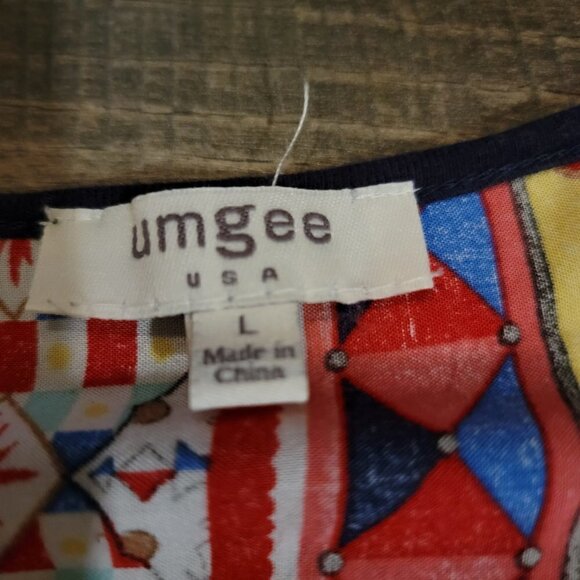 Umgee Mixed Material Navy and print fabric top with cap sleeves and scoop neck. - Picture 3 of 3